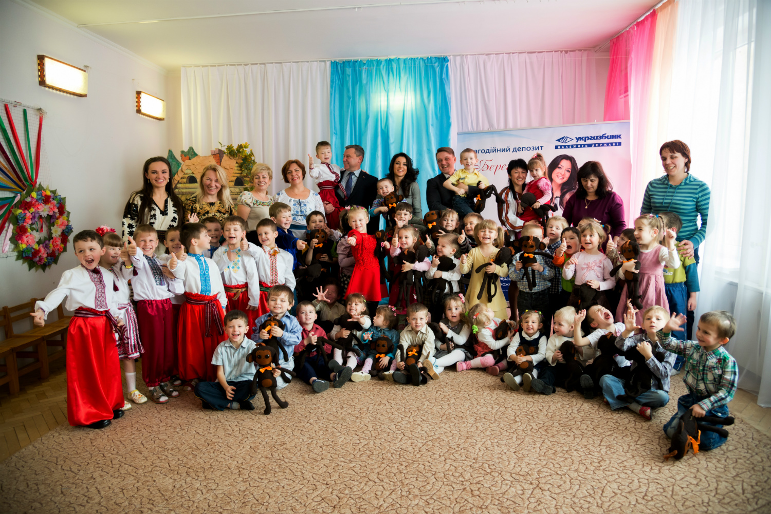 Злата Огневич сняла детей-сирот в своем новом видео